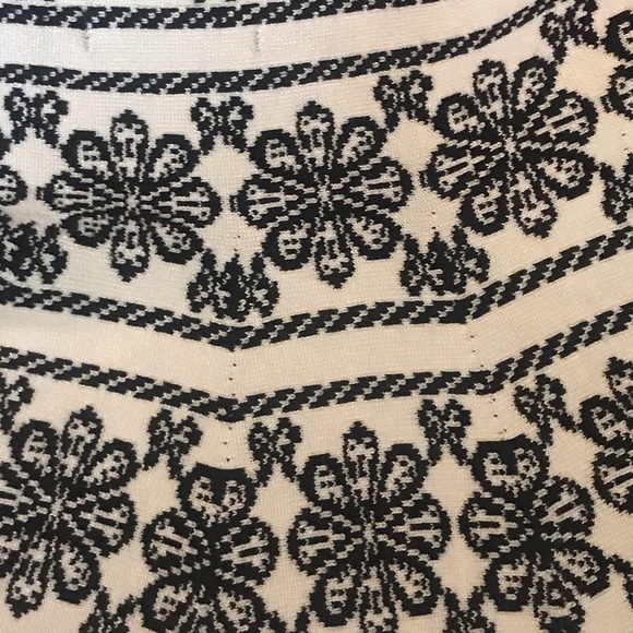 🆕 I Fashion Blk/Wht Floral Print Mini Skirt-S/M - Picture 2 of 4